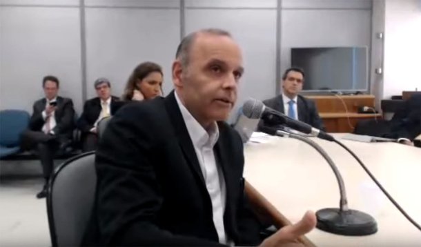 Tribunal Regional Federal da 4ª Região (TRF-4) manteve a prisão preventiva do ex-secretário de gestão do ex-governador do Rio de Janeiro Sérgio Cabral, Wilson Carlos Cordeiro da Silva Carvalho; julgamento do mérito do habeas corpus pela 8ª Turma confirmou decisão liminar proferida pelo desembargador João Pedro Gebran Neto em setembro; Carvalho está preso desde novembro do ano passado, tendo sido condenado pela 13ª Vara Federal de Curitiba por corrupção passiva e lavagem de dinheiro a 10,8 de reclusão e teve a prisão preventiva mantida pelo juiz federal Sérgio Moro
 