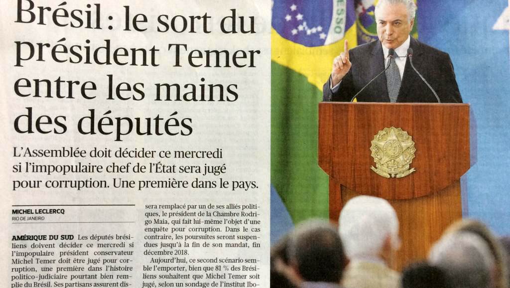 Jornal Le Figaro desta quarta-feira, 2, traz o título "Brasil: o destino do presidente Temer entre as mãos dos deputados"; jornal, que classifica Michel Temer como impopular e conservador e afirma que os deputados devem decidir se o chefe de Estado deverá ir a julgamento por corrupção, o que Le Figaro destaca como "um fato inédito na história político-judiciária brasileira, que, no entanto, já tem sido bastante agitada"