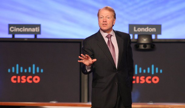 John Chambers, CEO (Chief Executive Officer) da Cisco por 20 anos profetizou algum tempo atrás: “40% das empresas vão falir nos próximos 10 anos”; o que faz com que ele tenha uma visão tão forte sobre o futuro? A internet das coisas e a grande mudança que isso vai trazer para as próximas décadas; basicamente, todos os produtos e serviços estarão digitalizados, de um jeito ou de outro; “40% das empresas no Reino Unido não vão existir mais substancialmente nos próximos 10 anos, o mesmo com os Estados Unidos”, disse
