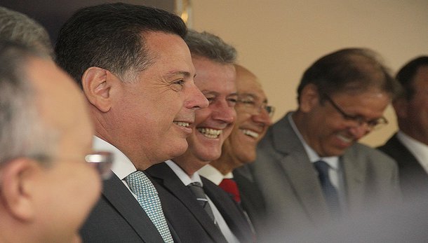 A Reforma da Previdência e as propostas emergenciais do Banco do Brasil para o Fundo Constitucional do Centro-Oeste (FCO) são os temas principais da segunda edição do Fórum do Brasil Central de 2017; iniciada nesta quinta-feira em Cuiabá (MT), a programação segue até amanhã com a presença dos governadores Marconi Perillo (Goiás), Pedro Taques (Mato Grosso), Reinaldo Azambuja (Mato Grosso do Sul), Rodrigo Rollemberg (Distrito Federal), Marcelo Miranda (Tocantins) e Confúcio Moura (Rondônia)
