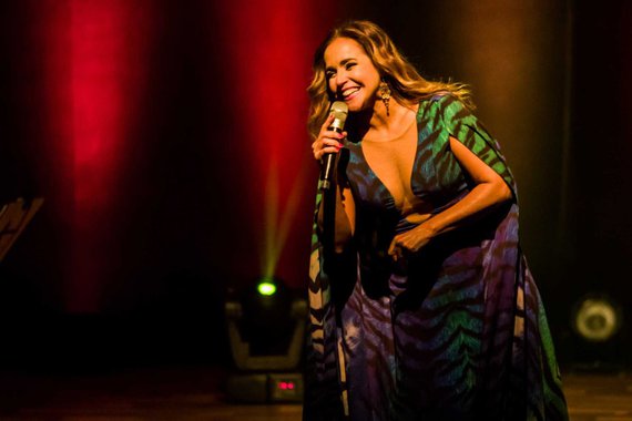 Durante show no Anhembi como parte da Virada Cultural de São Paulo, cantora Daniela Mercury pediu a renúncia de Michel Temer; ao cantar uma versão de Tempo Perdido, do Legião Urbana, ela gritou: " Renúncia já!"; em outro momento, ela respondeu aos gritos de Fora, Temer que vieram da plateia; "Temos que exigir que nossos representantes falem apenas a verdade!"
