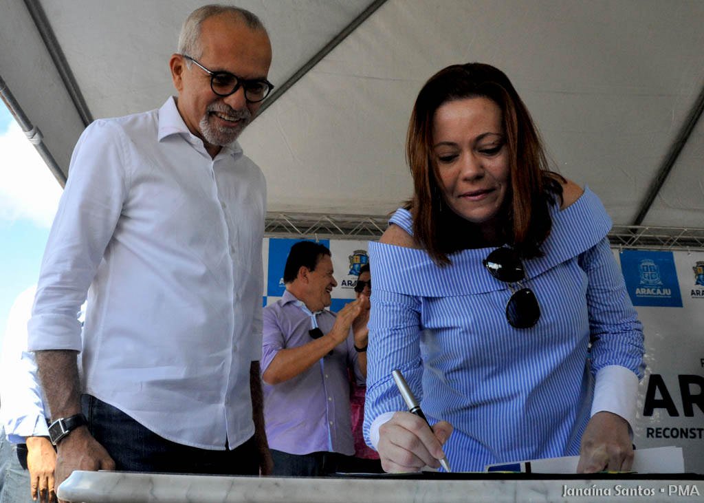 O prefeito Edvaldo Nogueira autorizou o início das obras da primeira unidade de saúde da família do bairro 17 de Março; o projeto, que irá beneficiar 17 mil moradores da região, garantindo serviços de assistência integral de saúde, é fruto de um investimento de R$ 955 mil; o planejamento, captação de recursos e celebração do convênio para a obra se deram ainda entre 2010 e 2012, quando Edvaldo era o prefeito; no entanto, a gestão que o sucedeu não cumpriu os prazos legais e perdeu a verba, o que foi revertido agora, mediante esforço da na atual administração