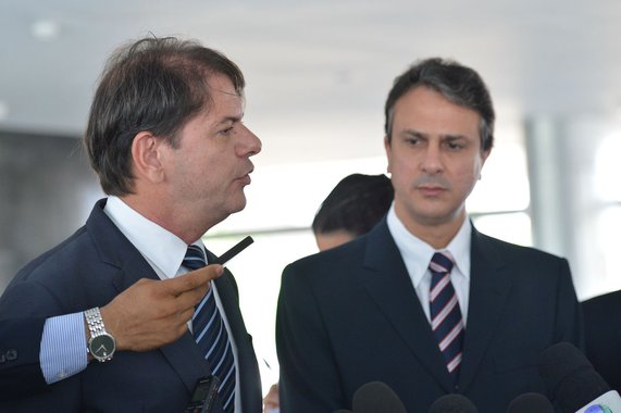 A convenção estadual do PDT, que será realizada nesta quinta-feira (12) em Fortaleza, irá ratificar o o apoio à reeleição do governador Camilo Santana (PT) e lançará o nome do ex-governador Cid Gomes como um dos candidatos do partido ao Senado. Estão confirmadas as presenças do presidente nacional do partido, Carlos Lupi, e o pré-candidato à presidência da República, Ciro Gomes