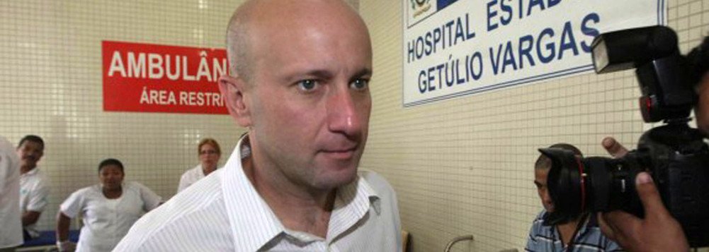 O ex-secretário de Saúde do Rio de Janeiro Sérgio Côrtes adquiriu a cobertura em que estava quando foi preso pela Polícia Federal, em abril, com preço equivalente a 1/4 do valor de mercado; Côrtes registrou no 11º Ofício de Niterói a compra por R$ 1,3 milhão de uma cobertura na Avenida Borges de Medeiros, na Lagoa, em 2006, quando dirigia a unidade do governo federal no Rio