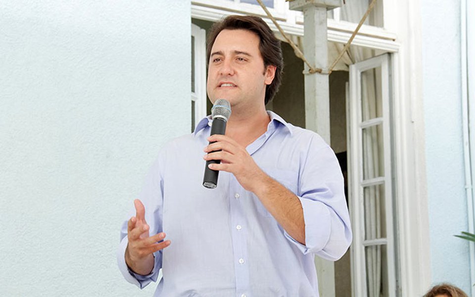 Líder do bloco PSD/PSC com 14 deputados, Carlos Massa Junior (PSD), o Ratinho, considera uma “bravata” a criação de uma CPI às vésperas das eleições; a negativa de Ratinho reforça a imagem dele como candidato do governador Beto Richa (PSDB) ao Palácio Iguaçu em 2018; o tucano é um dos delatados na Operação Quadro Negro, que investiga o desvio de R$ 20 milhões da educação