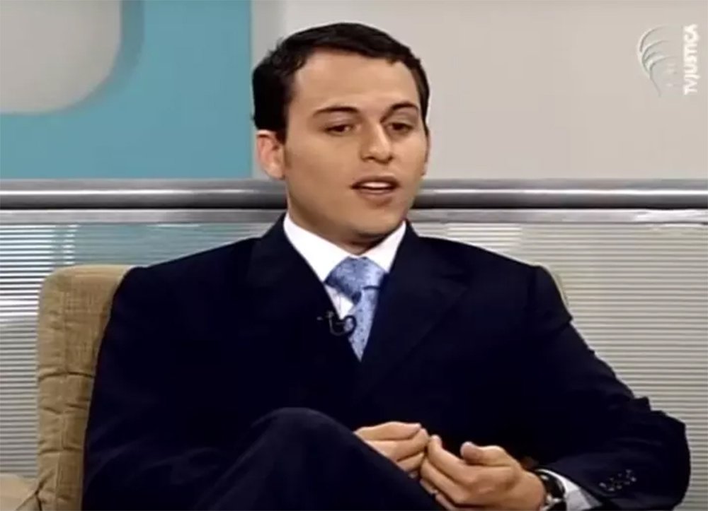 Advogado Tiago Cedraz, filho do ministro do Tribunal de Contas da União (TCU) Aroldo Cedraz, negou em depoimento à Polícia Federal que tenha praticado algum crime pelos quais é investigado na Operação Abate 2, 45ª fase da Lava Jato;  Além de serem levados para depor, Tiago e seu ex- sócio Sergio Tourinho Dantas tiveram R$ 6 milhões em contas de investimentos boqueados por determinação do juiz federal Sérgio Moro; valores bloqueados  correspondem ao que teria sido pago a título de comissão pela empresa americana Sargeant, após a companhia firmar um contrato com a Petrobras