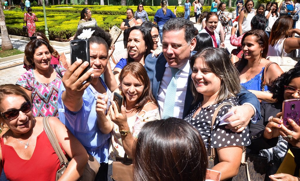 A Associação Goiana dos Municípios (AGM) emitiu, nesta tarde, nota de apoio ao governador Marconi Perillo com relação às citações; associação afirma que as apurações vão confirmar a lisura das ações desenvolvidas pelo governador e terão como resultado o pleno restabelecimento da verdade; “O governador Marconi Perillo é um democrata e homem público municipalista, que sempre pautou sua vida pública pela preocupação com o próximo, pelo apreço ao desenvolvimento municipal, pela transparência e pela ética”, diz a nota