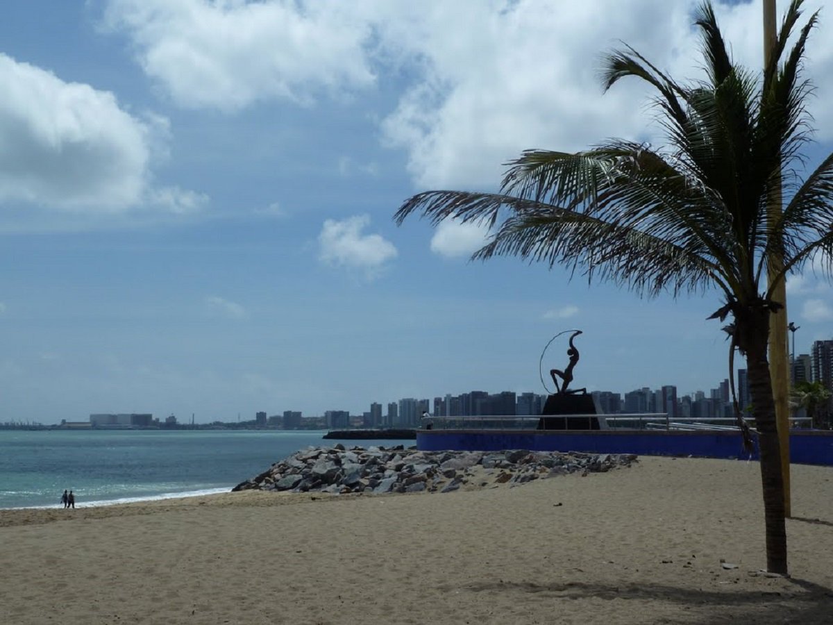 A Prefeitura de Fortaleza e o Conselho da Praia de Iracema iniciam hoje o processo de debate para a construção de um plano para requalificação da região, com ações voltadas para as áreas de segurança, trânsito e ordenamento público daquele  trecho da orla da capital. A reunião será às 17 horas, no Centro Cultural Belchior
 
 