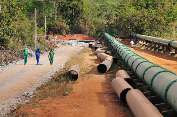 De acordo com o governo do Distrito Federal, para chegar ao fim das intervenções, faltam a chegada da balsa, a rede elétrica e a finalização da infraestrutura civil; a previsão é que o subsistema inicie a captação de 700 litros por segundo do Lago Paranoá até outubro; o investimento para as obras do Paranoá ficou em R$ 42 milhões, 15% abaixo do inicialmente estimado, de R$ 49,4 milhões; o Ministério da Integração Nacional liberou R$ 55 milhões para as obras — o dinheiro restante volta para a pasta federal