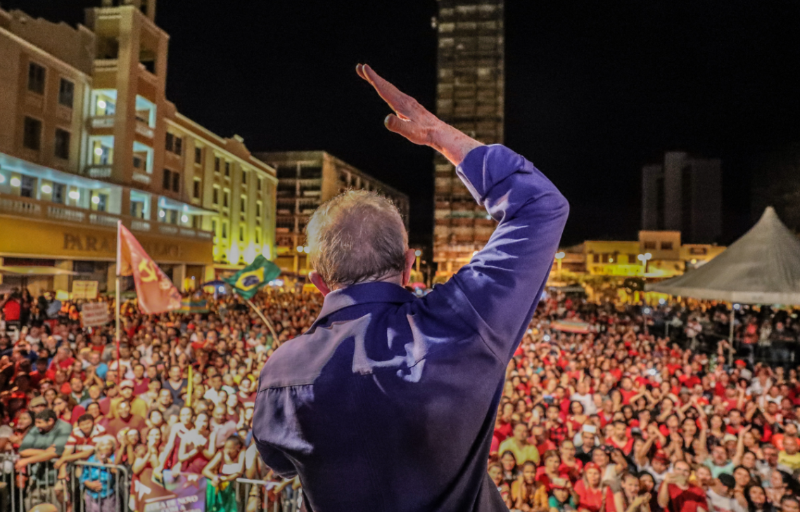 Para o colunista do Brasil 247 Emir Sader, a Caravana pelo Brasil do ex-presidente Lula mostrou as "múltiplas as visões que se pode ter de um país tão diverso e complexo como o Brasil"; "O Brasil, visto desde a Caravana, é um mundo dividido entre os que vivem de renda e os que vivem do trabalho, os que acreditam nas manchetes da mídia de direita e os que acreditam no Lula, os que veem no Lula um risco para seus privilégios e os que veem nele a esperança, os que querem destruir o Lula e os que querem vê-lo de novo como presidente do Brasil", destaca