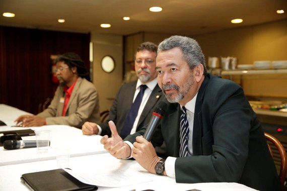 O deputado federal Paulão (PT) acusou “o desmonte criminoso” do governo Michel Temer das políticas públicas e ferramentas de desenvolvimento social que movimentavam a economia nas pequenas cidades do País; Segundo o deputado, ao determinar o fechamento de agências do Banco do Brasil e da Caixa Econômica em Alagoas, sob o pretexto da falta de segurança, “o governo golpista de Temer praticamente está decretando a quebradeira geral dos comércios de cidades como Major Isidoro, Olho D’ Água do Casado, Mata Grande e Girau do Ponciano, entre outras do Sertão”