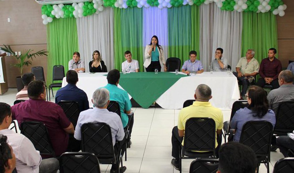 O PV reuniu lideranças da capital e do interior para discutir a estiagem, poluição dos rios, queimadas e outros problemas ambientais do Piauí no Seminário de Formação de Liderança na Área de Política do Meio Ambiente; evento também contou com a palestra de Edson Duarte, ex-deputado federal pela Bahia, que falou sobre a formação de lideranças na área ambiental, reportagem no Piauí Hoje