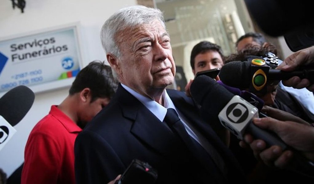 O ex-presidente da Confederação Brasileira de Futebol (CBF) é investigado pela Justiça da França por supostamente ter participado de um esquema de compra de votos para o Catar ser o país sede da Copa de 2022; Teixeira teve uma conta bancária identificada no banco Paschem, em Mônaco, na França, com o valor de US$ 22 milhões, cerca de R$ 71,1 milhões; verificação dos procuradores franceses apontam participação direta do empresário Ghanem ben Saas al-Saas, ex-presidente do fundo Qatari Diar; p grupo, que faz parte dos investigados no Qatar-Volia, é suspeito de ter desviado US$ 182 milhões em comissões ocultas em direção a três empresas que vivem na situação de paraísos fiscais