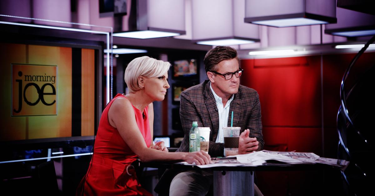 Os apresentadores Joe Scarborough e Mika Brzezinski alegam terem sido ameaçados pela casa Branca por conta de sua postura crítica em relação ao presidente Trump. As alegações vêm dos próprios apresentadores, que sofreram duras críticas no Twitter do presidente. 