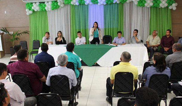 O PV reuniu lideranças da capital e do interior para discutir a estiagem, poluição dos rios, queimadas e outros problemas ambientais do Piauí no Seminário de Formação de Liderança na Área de Política do Meio Ambiente; evento também contou com a palestra de Edson Duarte, ex-deputado federal pela Bahia, que falou sobre a formação de lideranças na área ambiental, reportagem no Piauí Hoje