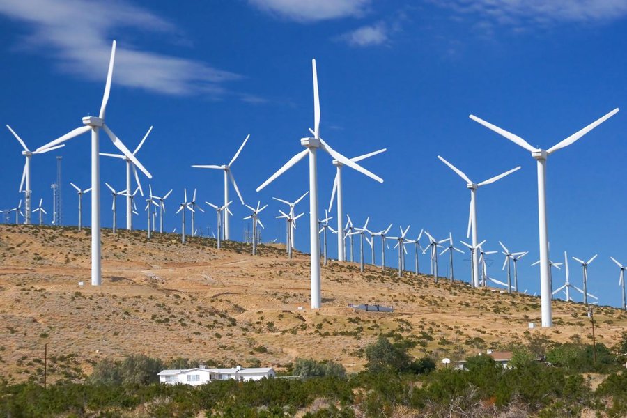 Parques, que estão sendo construídos na Bahia e no Ceará, terão potência de 311,3 megawatts, suficiente para abastecer cerca de 700 mil residências. Os empreendimentos utilizarão equipamentos fabricados no Brasil e devem gerar cerca de 3.000 empregos diretos e indiretos durante as obras