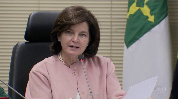 "O primeiro desafio à espera da nova procuradora-geral da República, Raquel Dodge, que toma posse amanhã (18) numa cerimônia que terá a presença de Michel Temer, será o de demonstrar sua independência e disposição no combate ao crimes dos poderosos", escreve a colunista do 247 Tereza Cruvinel; a jornalista avalia que Dodge foi descortês por não convidar seu antecessor, Rodrigo Janot, e que sua atitude expõe o grau de disputa interna no Ministério Público, em detrimento da prioridade no combate à corrupção; "a descortesia dela ao não convidar, com a devida distinção, o antecessor Rodrigo Janot para a solenidade, fala mais das disputas internas no MPF do que de sua disposição para dar combate à corrupção e continuidade aos processos instaurados a partir da Lava Jato", analisa Cruvinel