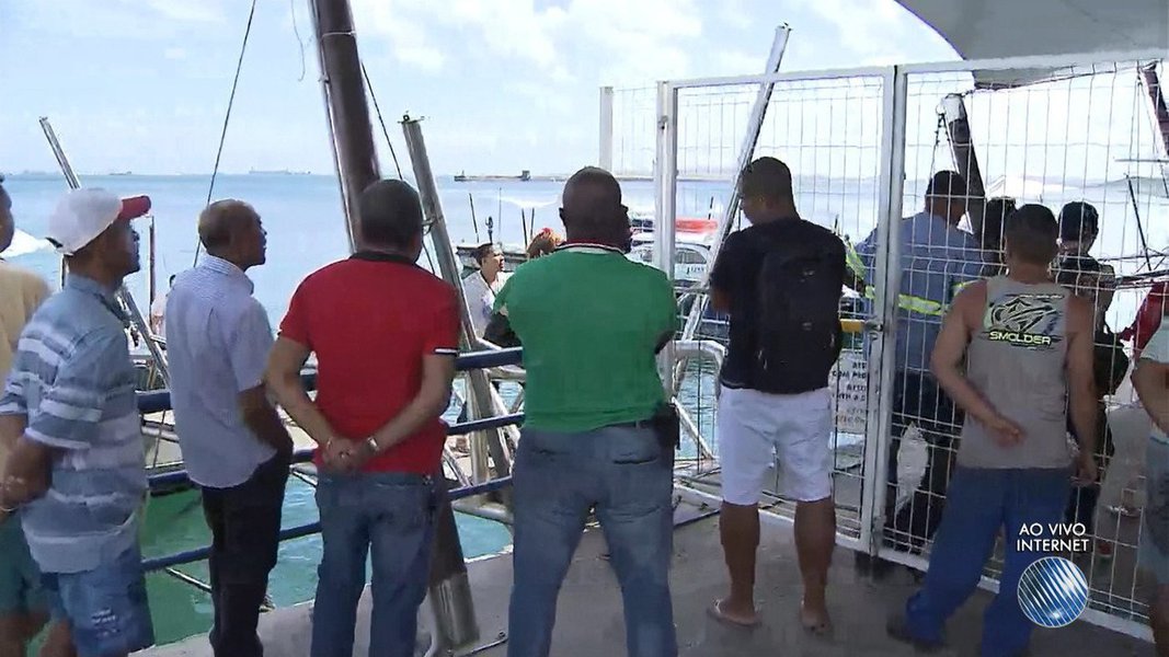 O trabalho de buscas por desparecidos do naufrágio da manhã desta quinta-feira na Baía de Todos os Santos, em Salvador, continuará até que todas as pessoas que estavam na lancha Cavalo Marinho I sejam localizadas, garantiu o Comando do 2º Distrito Naval; em nota, o comando informou que serão instaurados dois inquéritos, um para apurar o que aconteceu e outro, administrativo, para investigar causas, circunstâncias e responsabilidades do "lamentável e doloroso acidente"; já foram confirmadas 23 mortes até então