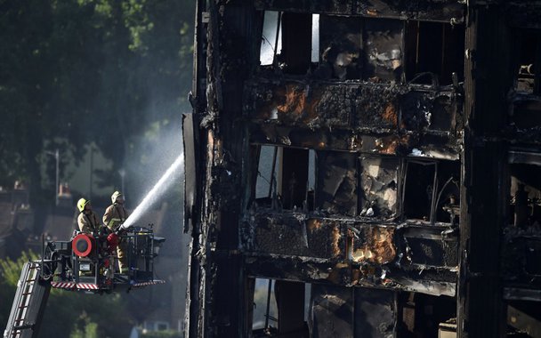 Incêndio ocorrido no último dia 14, em um edifício em Londres, que deixou 79 mortos ou desaparecidos, começou em uma geladeira com defeito que acabou pegando fogo, de acordo com confirmação feita nesta sexta-feira (23) pela polícia do Reino Unido; superintendente Fiona McCormack, da Polícia Metropolitana de Londres, disse que o revestimento da torre Grenfell não atendia aos testes adequados de segurança
