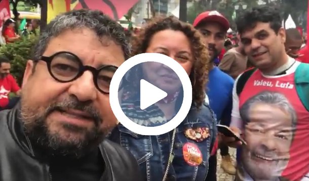 Presidente do PT do Rio de Janeiro e ex-prefeito de Maricá, Washington Quaquá, estrá em Curitiba nesta quarta-feira, 10, junto com milhares de pessoas de todo o País, para acompanhar o depoimento do ex-presidente Lula ao juiz Sérgio Moro; em vídeo divulgado nas redes sociais, Washington elogiou a mobilização em torno do ex-presidente; "A gente aqui na resistência mostrando que o Brasil é Lula. O Brasil não vai ser governado por meia dúzia de coxinhas, de juiz da burguesia que não gosta de pobre, que não gosta de povo", afirmou; assista acima 