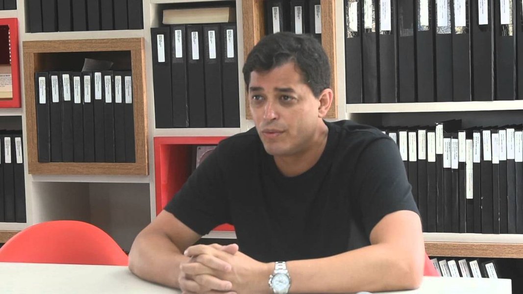 O secretário de Urbanismo e Infraestrutura do estado do Rio e pré-candidato ao governo do estado pelo PSD, Indio da Costa (ex-DEM), aparece em delação premiada na Operação Lava Jato; o empresário Paulo Fernando Magalhães Pinto afirmou que deu dinheiro em caixa dois para Costa