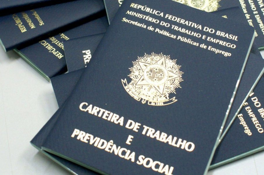 Números divulgados pela Secretaria do Tesouro Nacional revelam que o rombo na Previdência de Alagoas, em 2016,  totalizou R$ 1,027 bilhão; situação é agravada com a crise econômica e o anúncio da reforma da Previdência, que levou servidores a acelerar o processo de aposentadoria; número estratosférico de Alagoas já vinha sendo projetado pelo governo do Estado, que apesar de ter equilibrado os gastos públicos, trava mês a mês a batalha que é manter funcionando o sistema previdenciário