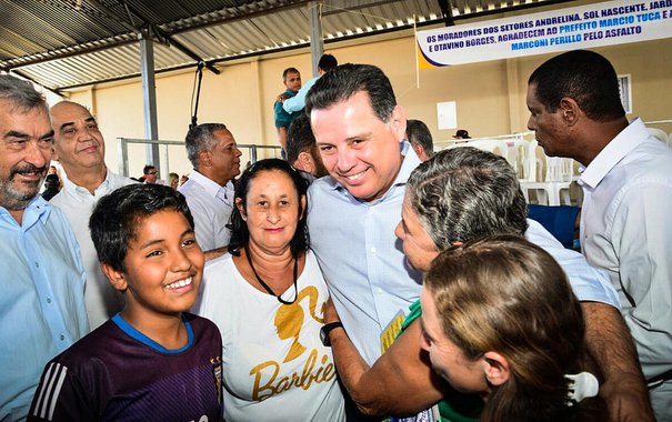 A coluna Painel, da Folha de S.Paulo, informou que no nome do governador de Goiás, Marconi Perillo, está ganhando força como opção para ser o candidato do PSDB na disputa pelo Palácio do Planalto em 2018; membros da legenda estão fazendo articulações para esvaziar a candidatura do governador de São Paulo, Geraldo Alckmin, em consequência de divergências com senadores e deputados federais