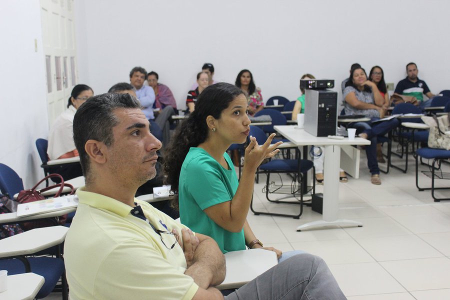 Mais de cinco mil servidores públicos estaduais que ainda não fizeram a atualização cadastral bancária correm o risco de ficar sem os salários no mês de maio; dos que ainda têm pendências, dois mil estão ativos e três mil na inatividade; até o momento 67 mil funcionários públicos atualizaram as informações