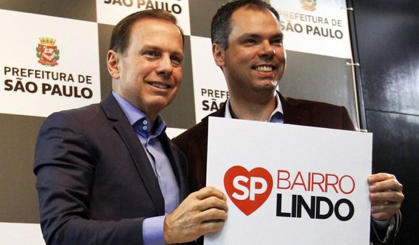 O prefeito João Doria decidiu demitir o secretário-adjunto das Prefeituras Regionais, Fábio Lepique, braço direito do vice-prefeito Bruno Covas na Secretaria das Prefeituras Regionais; prefeito diz que a saída é em razão do desempenho insuficiente na secretaria; “O Lepique merece todo o respeito da gestão, mas há circunstâncias onde mesmo boas pessoas podem receber alterações de posição sem que isso implique um juízo negativo de ordem pessoal. Precisamos melhorar a qualidade da zeladoria da cidade”, disse Doria ao Estado de S. Paulo