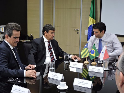 O governador Wellington Dias esteve, em Brasília (DF), em audiência com o  ministro da Integração Nacional, Helder Barbalho; foram tratadas respostas à crise de abastecimento d’água, principalmente nas regiões entre as divisas dos estados do Piauí com Ceará, Pernambuco e Bahia, que correspondem a 62 municípios; “Na audiência, conseguimos o compromisso do ministro Helder de, já na próxima semana, ajudar o Piauí na liberação de R$ 11 milhões”, informou Wellington