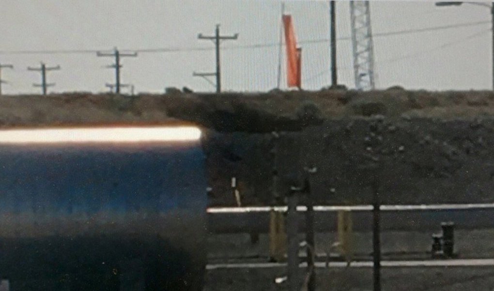 Departamento de Energia dos EUA declarou emergência no local de armazenamento de resíduos nucleares em Hanford, Washington, depois que um túnel do local desabou; túnel era usado para armazenar materiais e equipamentos altamente radioativos, como trens usados para transportar barras de combustível nuclear. Segundo a KING TV, o acidente ocorreu na manhã de terça-feira, no horário local