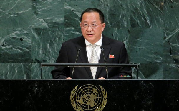 Ministro das Relações Exteriores da Coreia do Norte, Ri Yong-ho, disse que Donald Trump declarou guerra e que o país tem todo o direito de tomar medidas contra os Estados Unidos, inclusive derrubar jatos americanos fora do espaço aéreo norte-coreano; "O mundo inteiro deve se lembrar claramente que foram os EUA que primeiro declararam guerra ao nosso país", disse; segundo ele, Trump declarou a guerra à Coreia do Norte ao dizer que a "liderança da República Popular Democrática da Coreia não estará aqui [no mundo] por muito mais tempo"