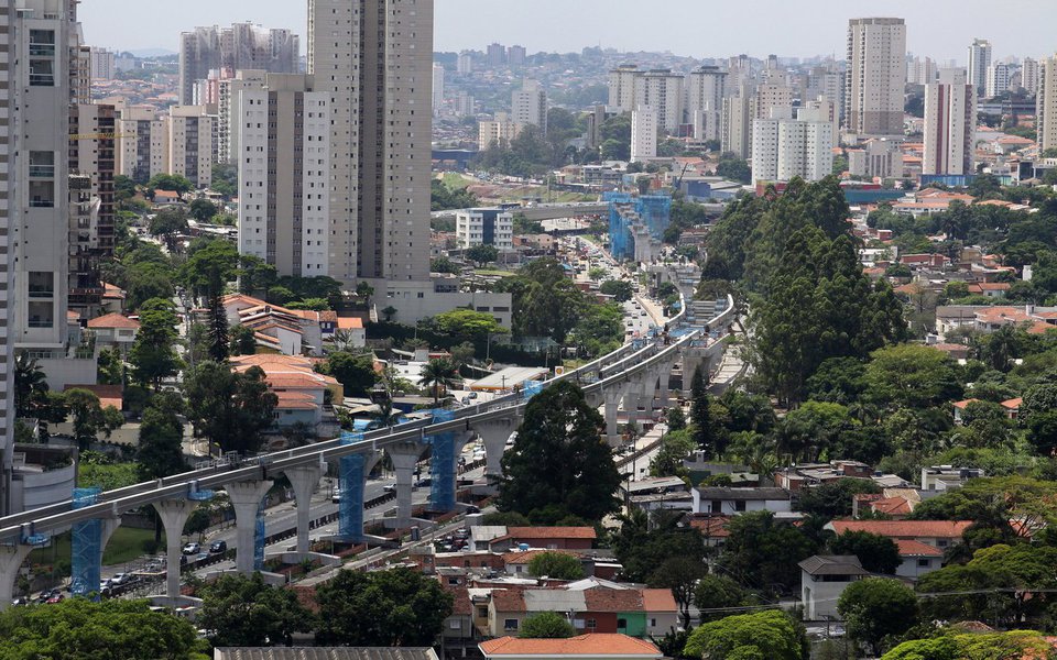 Incrível a equipe econômica de Temer acreditar que o país vai voltar a crescer sem investir um real a mais em infraestrutura, e que seus cortes vão ajudar nos resultados da economia. É, no mínimo, antagônico, parar o país para querer que ele avance