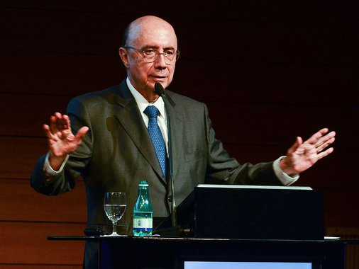 Governo não vê necessidade de medidas adicionais para reduzir os gastos com a previdência social, apesar das recentes mudanças em uma proposta de reforma de aposentadoria no Congresso Nacional, disse nesta sexta-feira o ministro da Fazenda, Henrique Meirelles; "Não estamos num ponto da reforma da previdência e das propostas onde nós achamos que serão necessárias medidas adicionais compensatórias", disse o ministro durante encontro em Washington