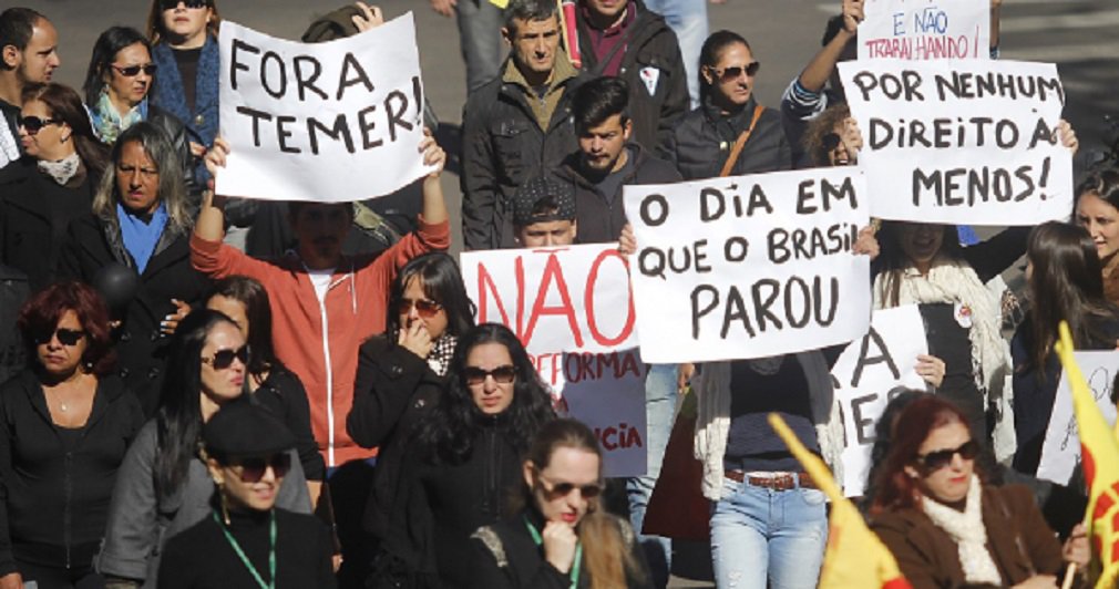 A CUT vai manter o ato na Avenida Paulista programado para o feriado de 1º de maio, apesar de o prefeito João Doria afirmar que o evento está proibido; como ocorre sempre aos domingos e nos feriados, a avenida, no centro de São Paulo, estará aberta para pedestres e fechada para o trânsito; segundo a CUT, o plano de realizar o ato de Dia do Trabalho na Avenida Paulista está mantido; "A prefeitura não pode cancelar um evento que não é deles. Vamos realizar normalmente", afirmou Douglas Izzo, presidente da CUT