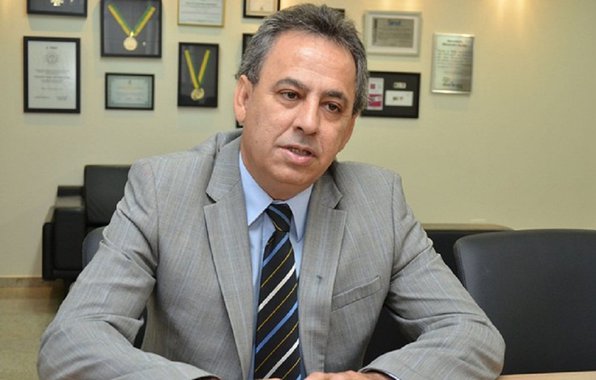 Levantamento realizado pelo Detran-GO aponta redução em sete das dez principais infrações cometidas por condutores no Estado, além do aumento do índice de aprovação nas provas teóricas e práticas do órgão; de acordo com a autarquia, os resultados dos investimentos determinados pelo governador Marconi Perillo mostram que o motorista goiano está mais consciente e educado no trânsito; segundo o estudo, no caso do excesso de velocidade, em 2016, foram registradas quase 23 mil autuações a mais que entre janeiro e julho de 2017; para o presidente do Detran-GO, Manoel Xavier, a mudança no comportamento dos condutores se deve, principalmente, às campanhas educativas realizadas pela autarquia