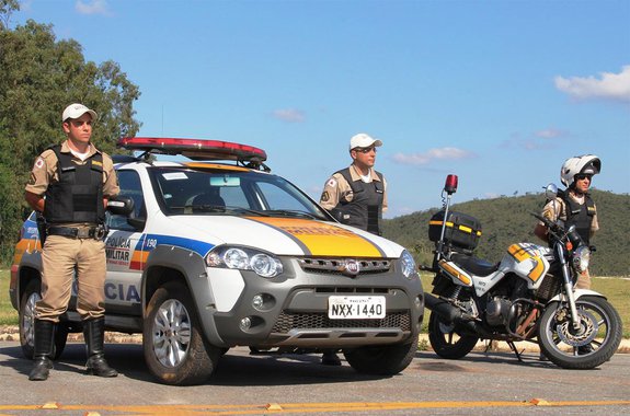 O comandante-geral da PM-MG, coronel Helbert Figueiró de Lourdes, apresentou para empresários e entidades de classe de diversos setores o projeto Segurança Comunitária, que será iniciado em Belo Horizonte e prevê uma maior aproximação do trabalho da PM junto ao cidadão e a comunidade; a proposta prevê a divisão da capital mineira em 86 territórios, onde serão instaladas bases comunitárias, constituídas por uma van, equipada com câmeras de videomonitoramento, rádios digitais e equipamentos de segurança
