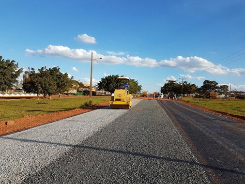 O governador Marconi Perillo determinou à Agetop urgência na restauração de três rodovias estaduais; as GOs 309, 174 e 060 são importantes rotas do turismo goiano e do escoamento da safra produzida no Estado; total de investimentos nas três obras é de R$ 141 milhões e 500 mil, com recursos oriundos do Programa Goiás na Frente; de acordo com os dados do Programa Goiás na Frente, idealizado por Marconi, dos R$ 6,1 bilhões que serão investidos pelo governo estadual em diversas áreas ao longo dos próximos dois anos, R$ 2,2 bilhões estão destinados à construção, duplicação, restauração e manutenção das rodovias estaduais