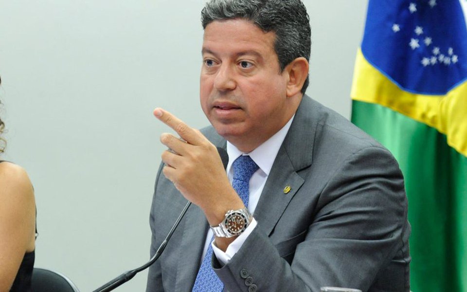 O deputado federal Arthur Lira (PP-AL) e outros seis políticos do PP podem virar réus após decisão dos ministros da 2ª Turma do STF (Supremo Tribunal Federal); decisão está prevista para esta terça-feira (29); denúncia diz que os políticos do PP atuaram para manter Paulo Roberto Costa na diretoria de Abastecimento da Petrobras com a função de garantir negócios com empresas dispostas a pagar propina de 1%