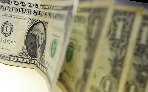 Déficit em transações correntes do Brasil  ao longo do mês de agosto ficou negativo em US$ 302 milhões, informou o Banco Central (BC); no mesmo mês de 2016, o saldo negativo ficou em US$ 648 milhões; de janeiro a agosto, o déficit ficou em US$ 3,013 bilhões, resultado bem menor do que em igual período de 2016: US$ 13,086 bilhões