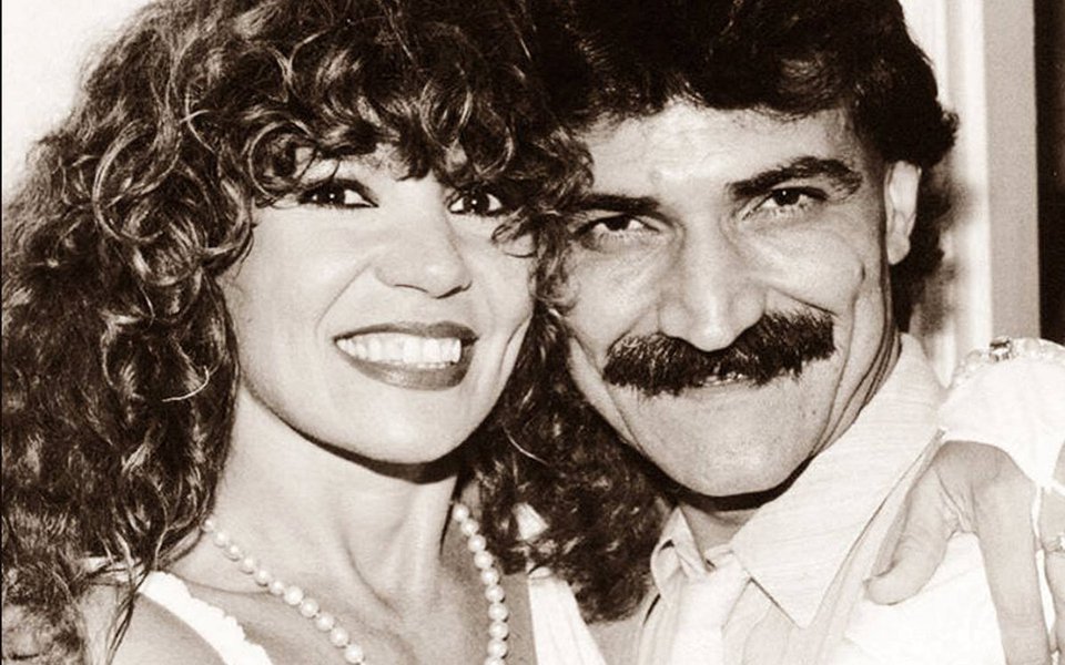 "Conversas, conversas... longas noites... música, músicas que se perderam... planos... planos ousados que não se concretizaram... afeto. Num tempo em que a gente sonhava.... e era feliz!", escreveu Elba Ramalho, sobre o amigo Belchior; reveja sua interpretação de "A Palo Seco", outro clássico do poeta cearense