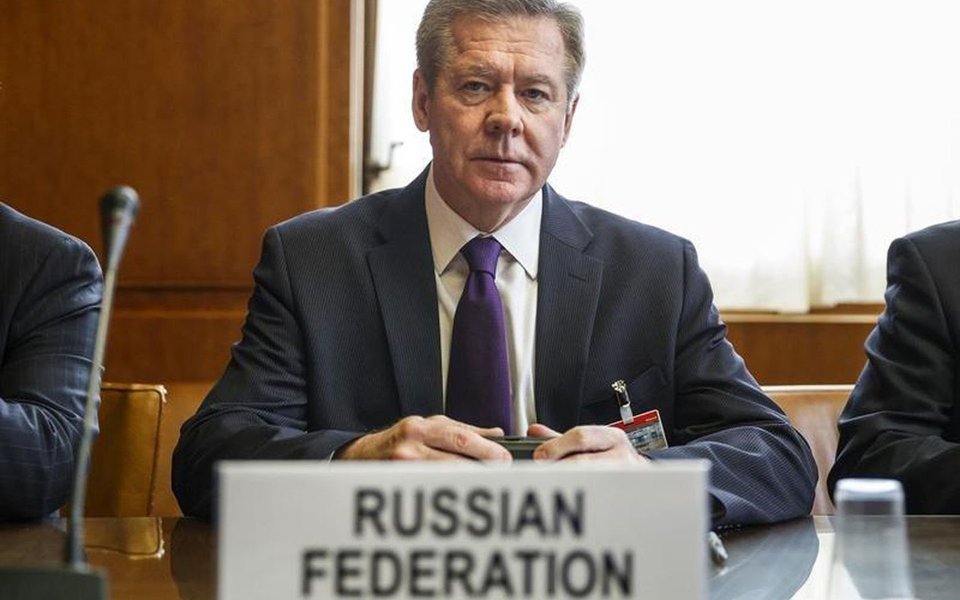 Acusações dos Estados Unidos de que o governo sírio pode estar planejando um ataque com armas químicas complicam as negociações de paz na Síria, disse o vice-ministro de Relações Exteriores da Rússia, Gennady Gatilov, nesta quarta-feira, segundo a agência de notícias RIA; Gatilov advertiu os Estados Unidos contra tomar ações unilaterais na Síria