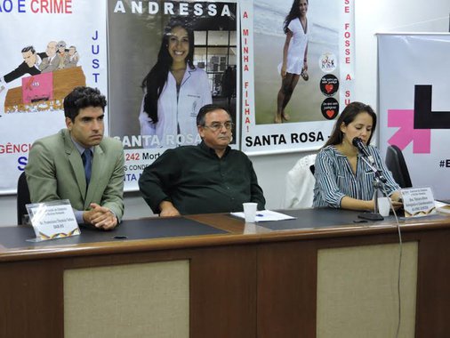 Flávio Silva definiu a notícia divulgada na tarde de segunda-feira como "uma ironia muito grande" - ele fez referência ao anuncio do Mp de que pedirá absolvição para pais de vítimas da Kiss processados por promotores, que alegaram calúnia por parte de pais de vítimas; Silva é pai de Andrielle Silva, uma das vítimas do incêndio na Boate Kiss, e presidente do Movimento do Luto à Luta; "O Procurador-Geral [de Justiça do Rio Grande do Sul, Fabiano Dallazen] cita que um dos motivos seria que os promotores já estariam satisfeitos porque nós paramos com as cobranças e com as críticas. Isso não é verdade. A gente continua criticando e cobrando isso aí dia-a-dia", diz Flávio