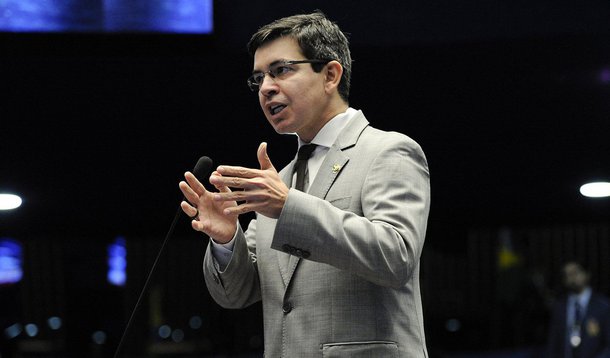 Ao deixar o colegiado, senador acusa governistas de retaliar as denúncias contra Temer, tirar vantagens, desacreditar o Ministério Público Federal e acabar com a Operação Lava Jato