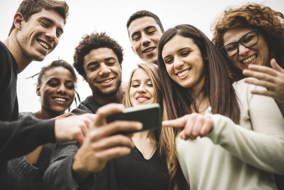 Pesquisa realizada pelas agências JWT e Grimpa XP, que ouviram 4.894 pessoas em todas as regiões do país, aponta que quatro em cada dez brasileiros perderam amigos pelas mídias sociais