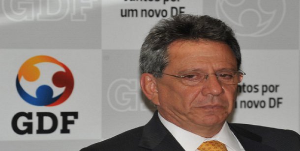 A Polícia Federal encontrou durante buscas e apreensões da Operação Panathenaico documentos que ‘aparentam ser tabelas de propinas’ com o grupo ligado ao ex-assessor de Michel Temer, Tadeu Fillipelli, com os ex-governadores do Distrito Federal José Roberto Arruda (PR) e Agnelo Queiroz (PC do B), todos suspeitos de envolvimento em fraudes e desvios de quase R$ 1 bilhão nas obras de reforma do Estádio Mané Garrincha; informação está em relatório da PF enviado à Justiça Federal com pedido de prorrogação da prisão temporária de Fillipelli, Arruda, Agnelo e mais sete investigados da Panathenaico