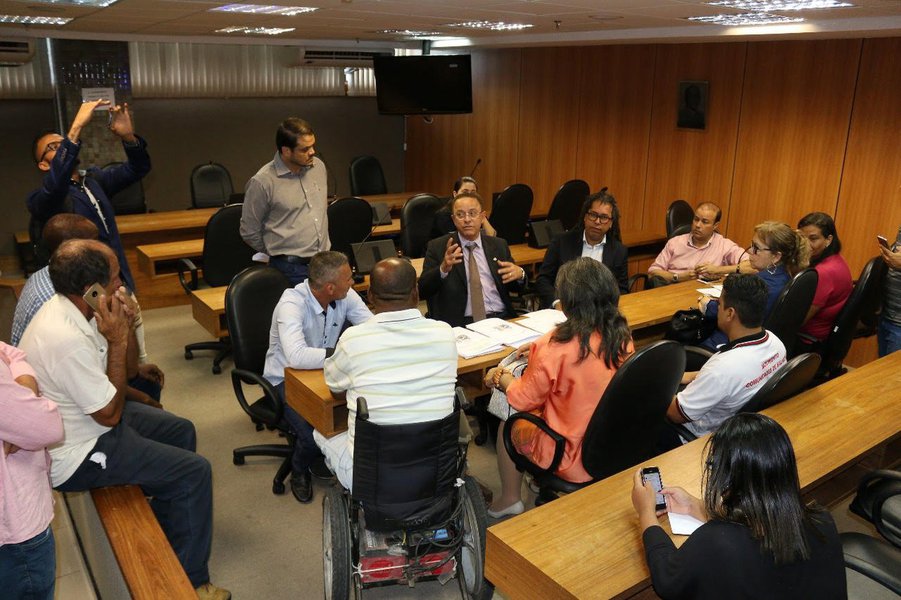 Na primeira reunião do grupo de trabalho instalado pela Comissão de Infraestrutura da Assembleia Legislativa, para avaliar a qualidade e segurança do transporte marítimo, após naufrágio que vitimou 19 pessoas na travessia Mar Grande-Salvador, a instalação de uma Comissão Parlamentar de Inquérito (CPI) foi clamor de maioria dos integrantes presentes aos deputados; presidente da comissão, o deputado Hildécio Meireles (PMDB) disse que o assunto entrará na pauta caso não haja avanço nas discussões do grupo