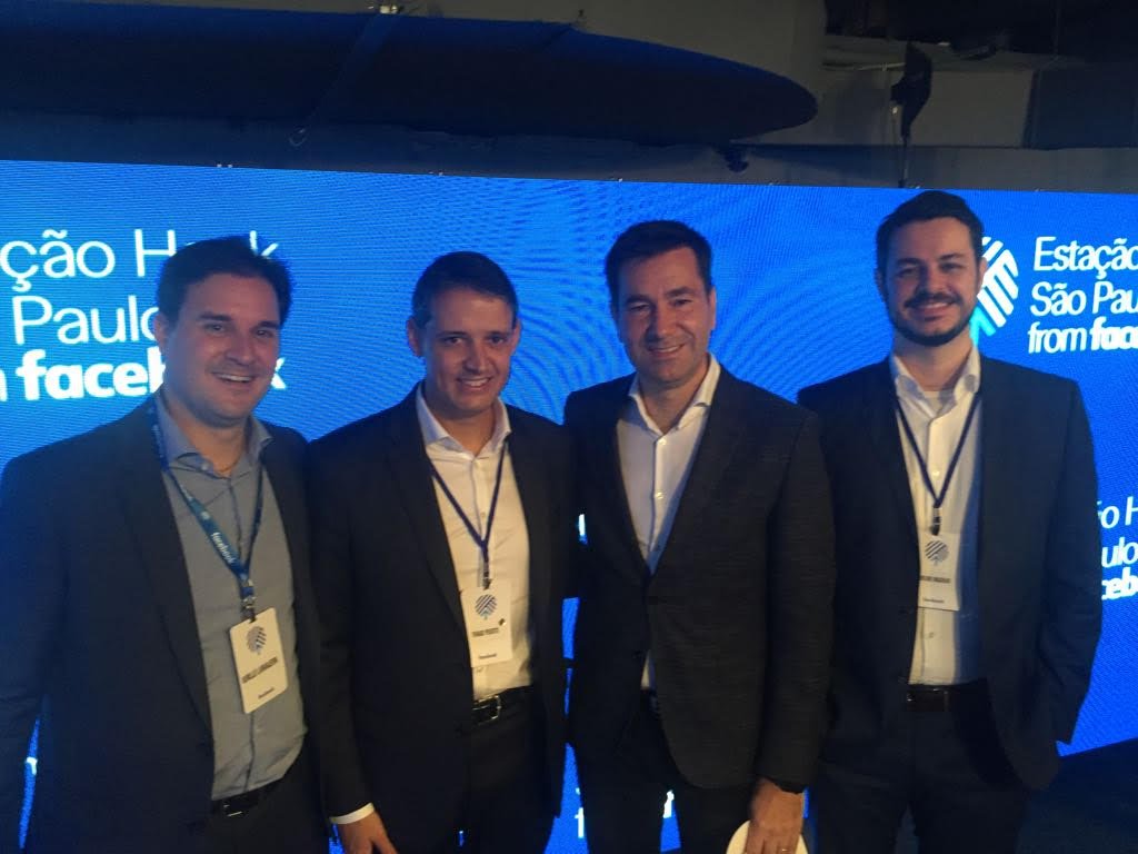  Deputado federal Thiago Peixoto (PSD-GO) participou, nesta segunda (28), do lançamento da Estação Hack Facebook, em São Paulo; trata-se da primeira iniciativa do tipo da empresa no mundo, voltada para o incentivo de jovens de baixa no mundo digital; “É uma ideia com boas perspectivas de apresentar bons resultados. Para nós, brasileiros, significa muito que uma das maiores empresas de Economia Digital do mundo tenha decidido iniciar uma ação deste tipo no Brasil”, disse o goiano, que é presidente da Frente Parlamentar de Economia Digital e Colaborativa
