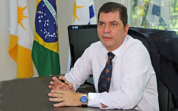 O prefeito de Palmas e pré-candidato a governador, Carlos Amastha (PSB), se reuniu com 15 dos 17 vereadores de Araguaína e, ao comentar sobre as eleições de 2018, lembrou que o estado só teve praticamente três governadores em quase 30 anos de história; Amastha afirmou aos vereadores que, ao longo de três décadas, depois de Moisés Avelino (PMDB), Marcelo Miranda (PMDB) vêm se revezando no poder. “É hora de mudar”, acrescentou