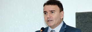  A Assessoria de Imprensa do deputado estadual Eduardo Siqueira Campos informou que o parlamentar passou mal, depois de prestar depoimentos por quase 9 horas na sede da Polícia Federal, em Palmas; “O deputado, que ainda está em tratamento de saúde, não sentiu­-se bem durante o depoimento, que só foi encerrado volta das 17h e teve que ir direto para sua residência”; de acordo com a assessoria, “os esclarecimentos à imprensa e à sociedade serão fornecidos assim que o deputado estiver restabelecido”